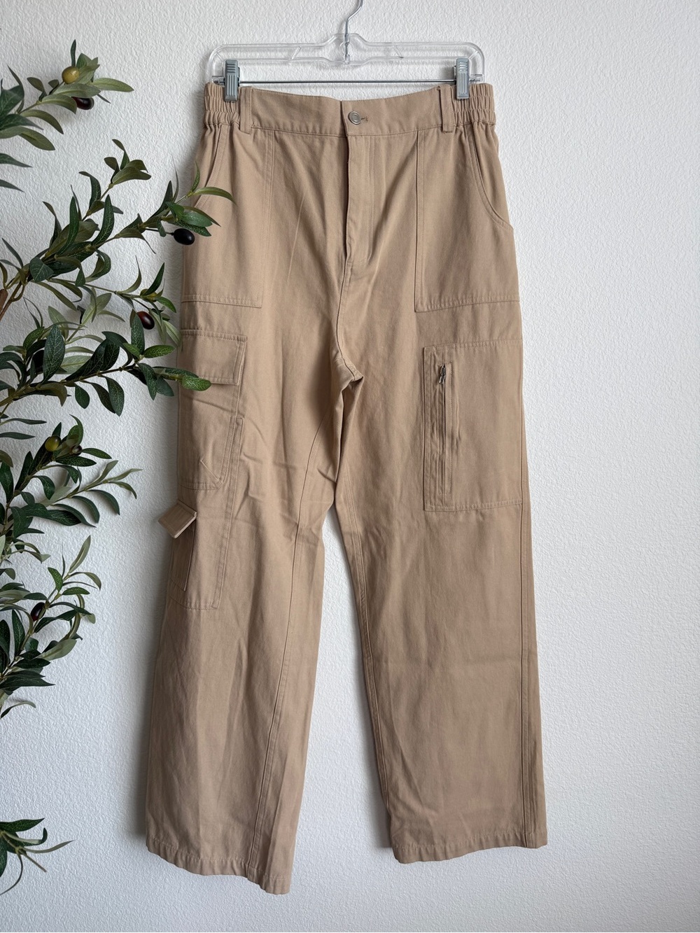 NWOT Elodie Tan Neutral Wide Leg Y2K Utility Chic Cargo Pants Womens Size Medium